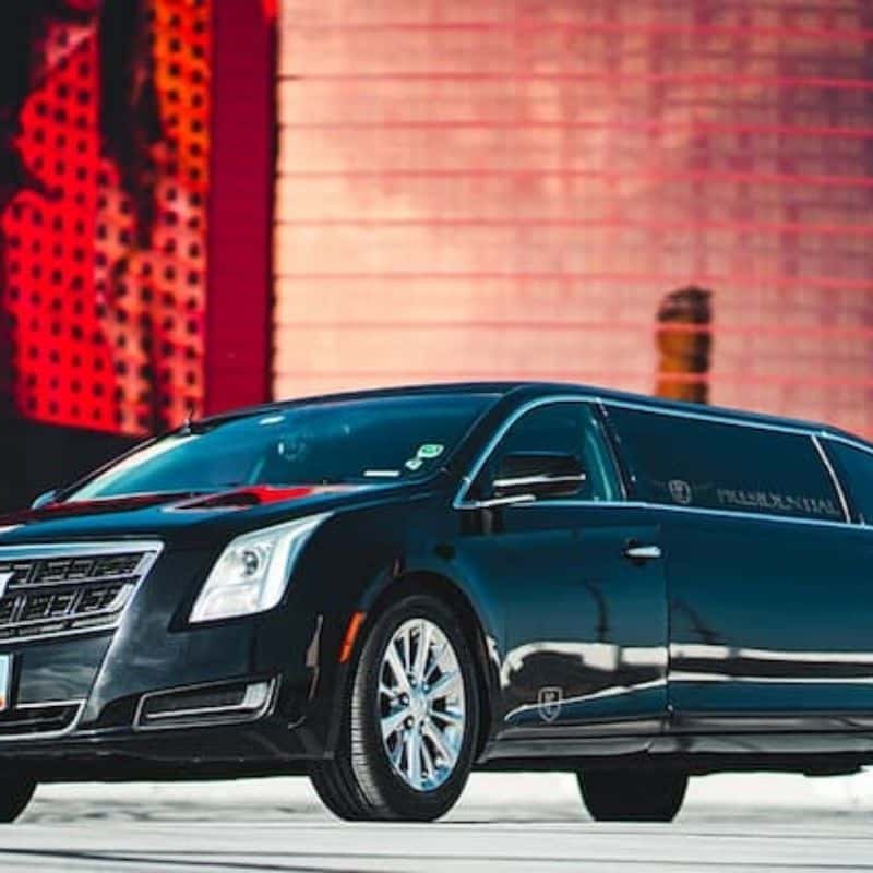 8-pax-Stretch-Sedan-Limo-Exterior