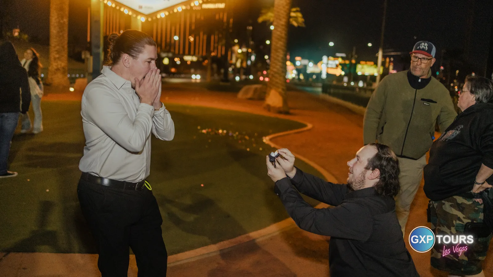 GXP Tours guests on a Nightclub on Wheels night out in Las Vegas